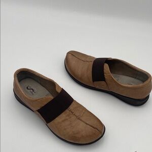 SoftWalk Tan Leather Slip-On Loafers women 9N casual leather office comfort Y2K